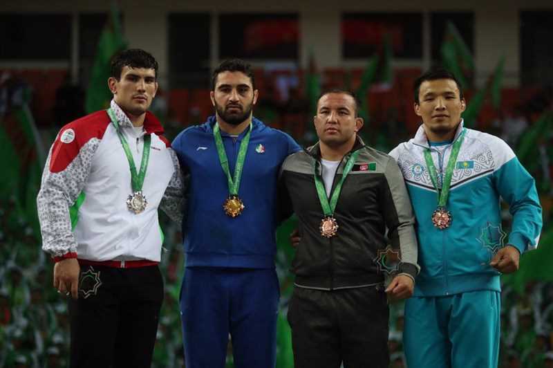 یک مدال طلا، یک نقره و 2 برنز حاصل تلاش نمایندگان ایران در 4 وزن نخست کشتی آزاد بازی های داخل سالن آسیا