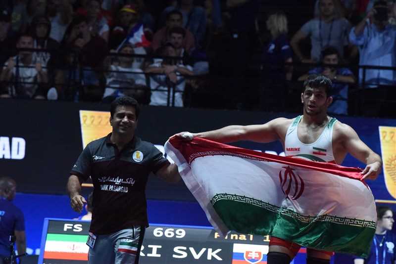 حسن یزدانی مدال طلای وزن 86 کیلوگرم کشتی آزاد جهان را برای ایران به ارمغان آورد